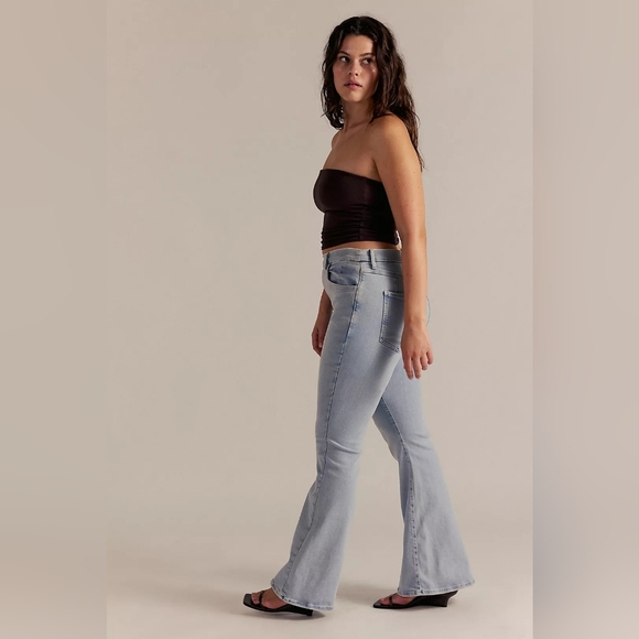 FP We The Free Curvy Infinite Stretch Pull On Flare Jeans - Picture 3 of 5